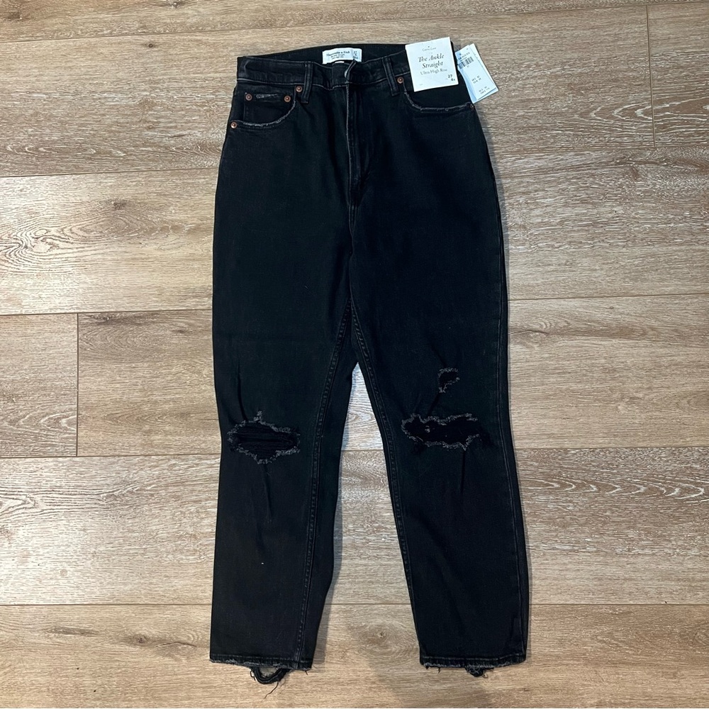 NWT- Abercrombie Ultra High Rise Ankle Straight Jean - Distressed Black Size 27R